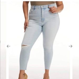 Good American Good Waist Crop Raw Hem Lightwash Jeans 26 w/26” inseam.